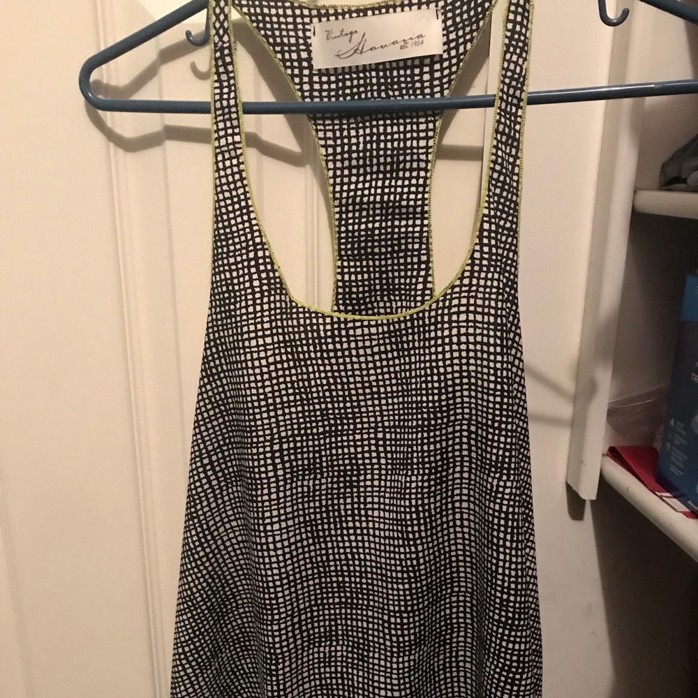 Patterned tank